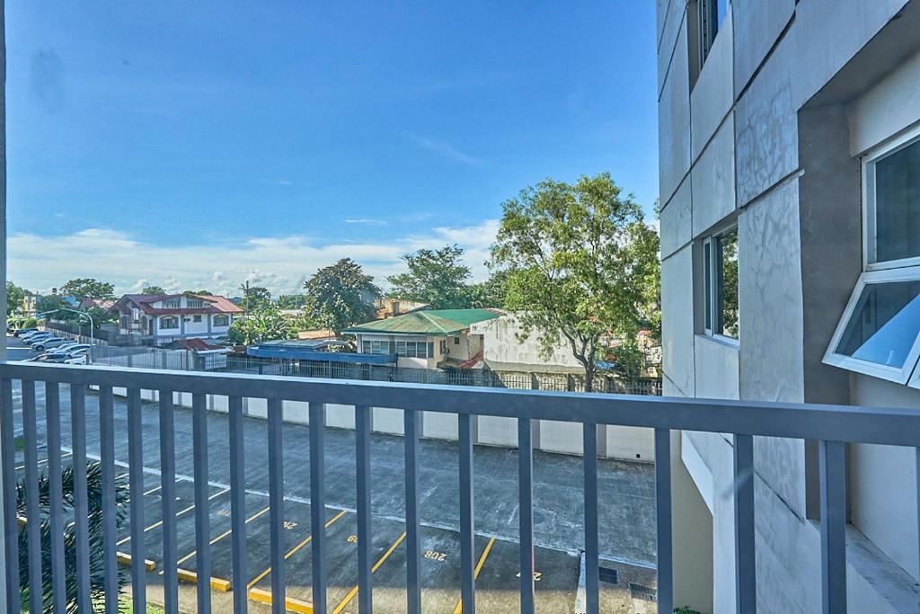 Serene Staycation Beside SM Southmall