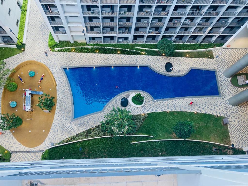 Serene Stays at Shore