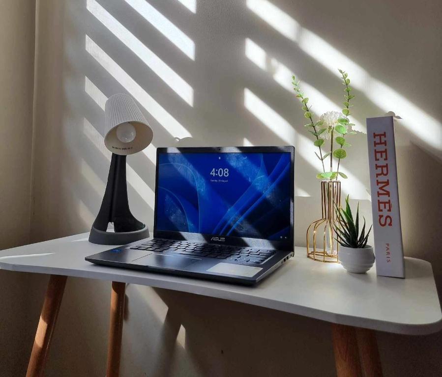 Shell res nr MOA 2BR free parking
