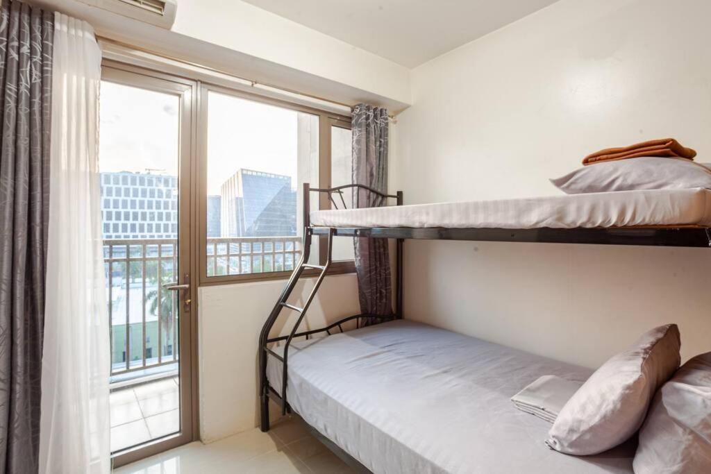 Shore 1 Residences - MOA VIEW WITH 2 BUNKBEDS