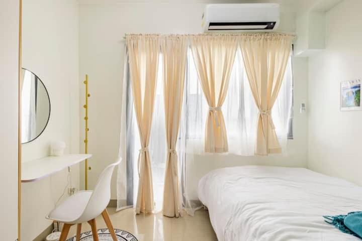 Shore 2 Residences 1BR Deluxe Room in MOA Complex