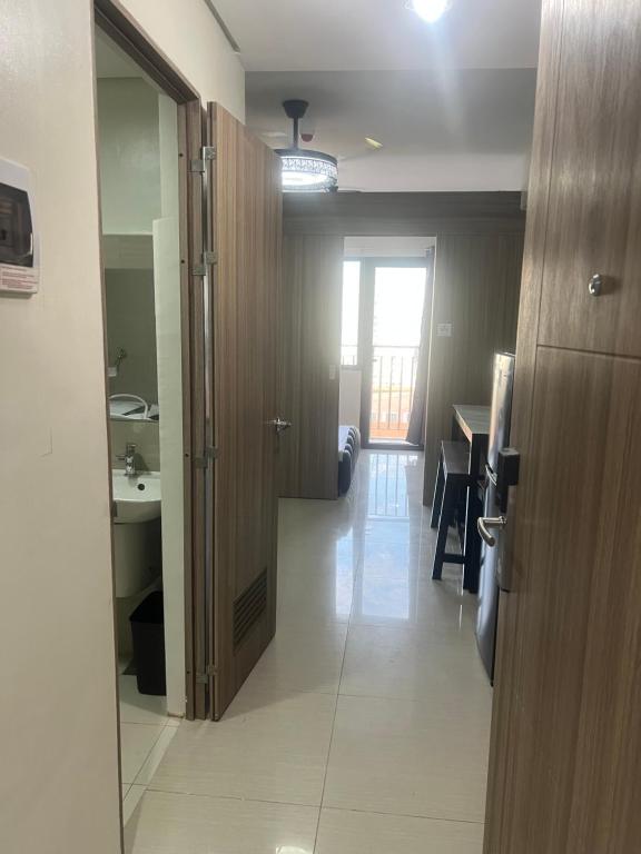 Shore 2 Residences Executive Suite by JMS