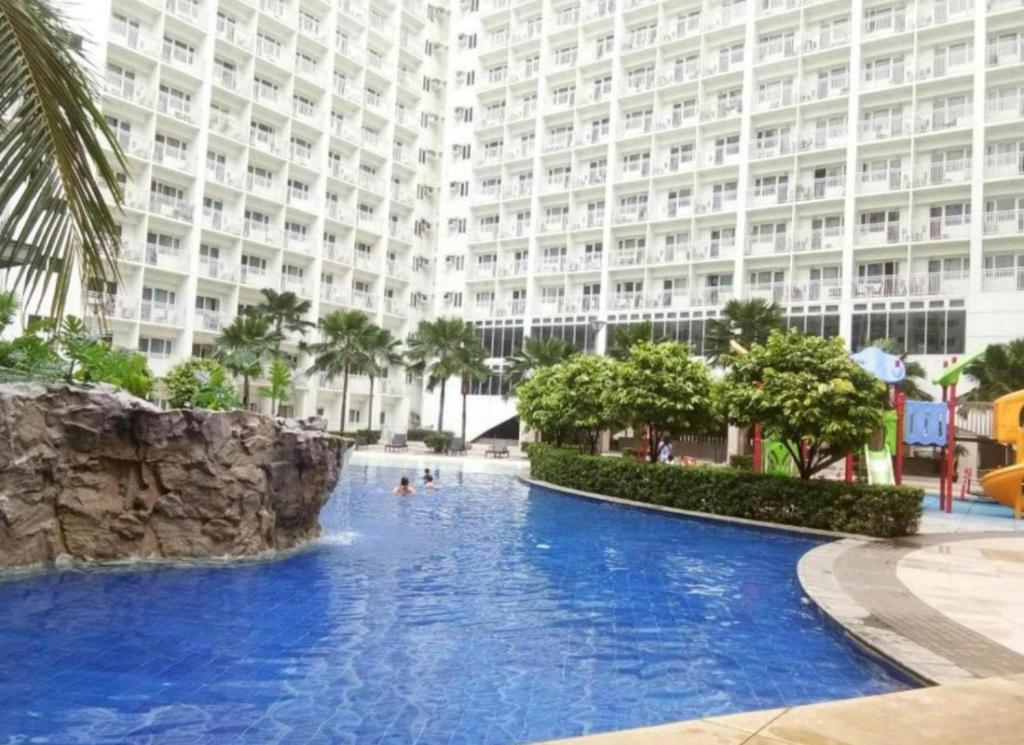 Studio with balcony, with kitchen and washing, walking distance to Mall of Asia and Manila Blue Bay, near in Manila Airport, Shore,Shell Residence