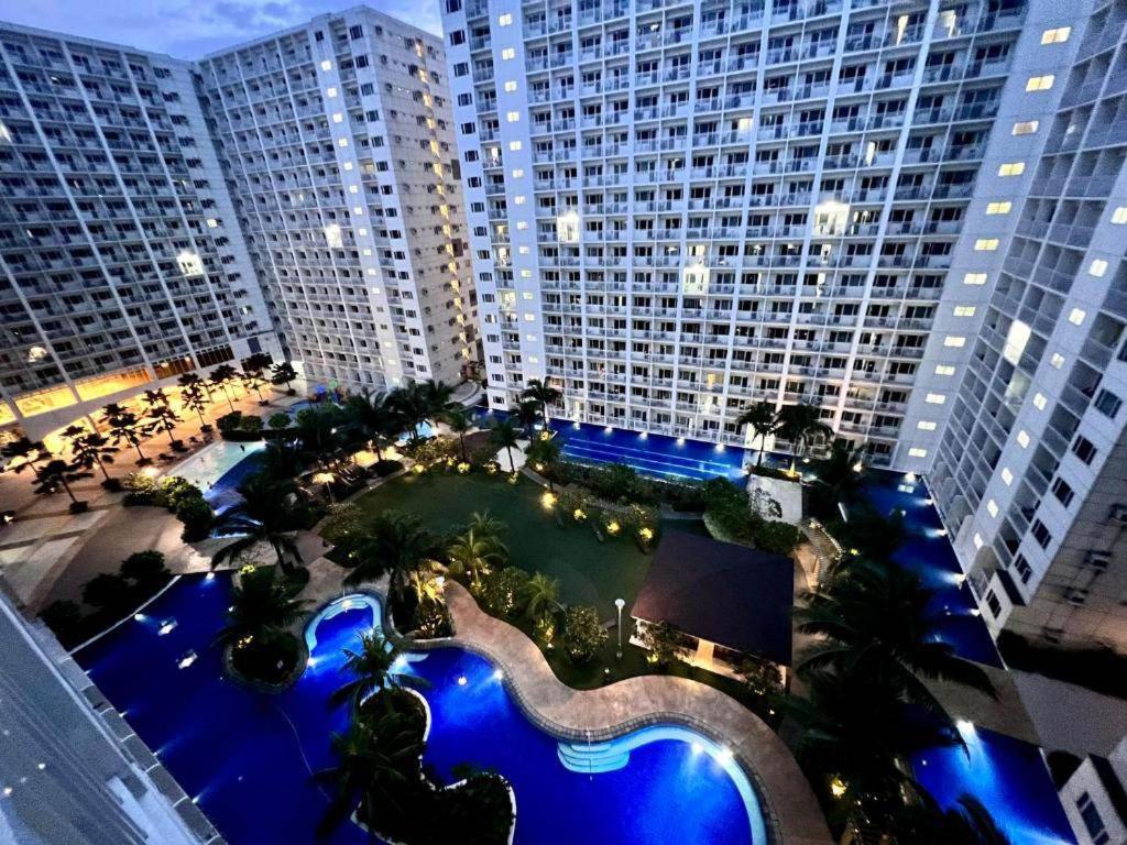 SHORE RESIDENCE D8 NEAR aiRPORT & SHORTWALK TO MALL OF ASIA