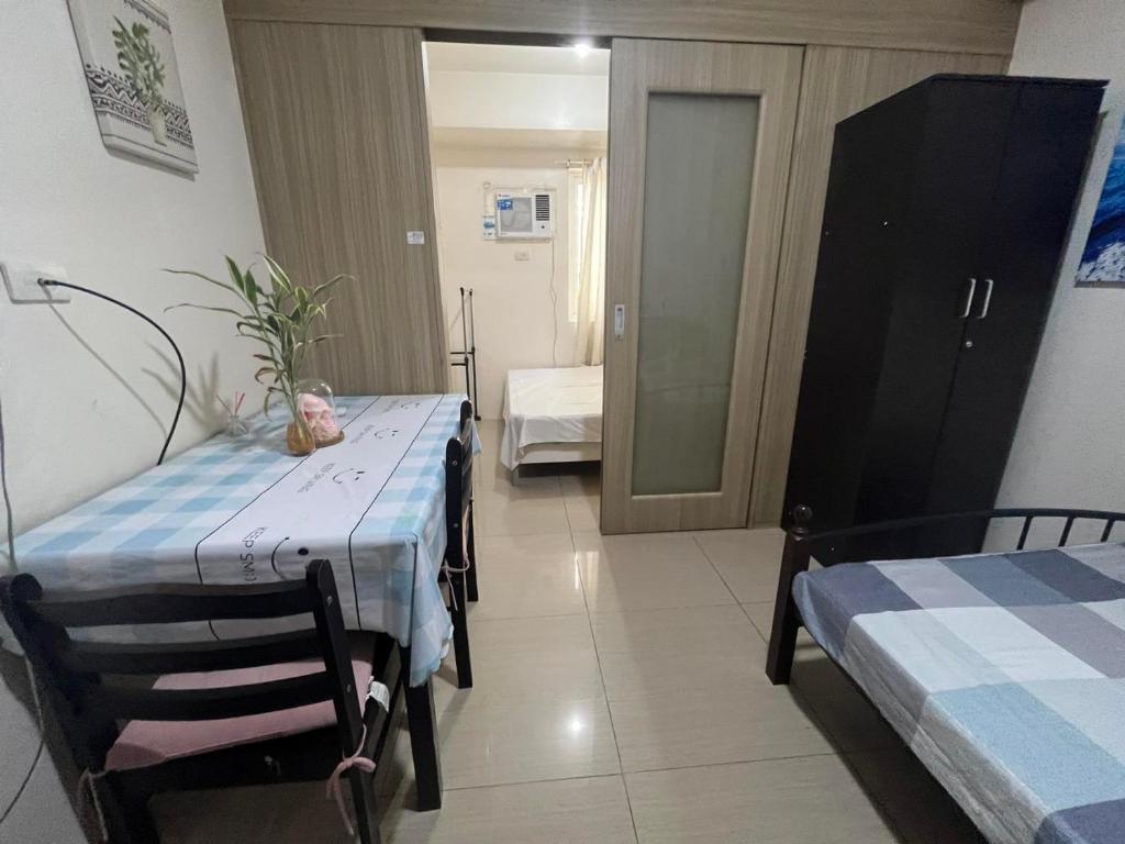 2 Beds with WIFI&TV Max 4 Pax Manila Bay MOA SHORE 844