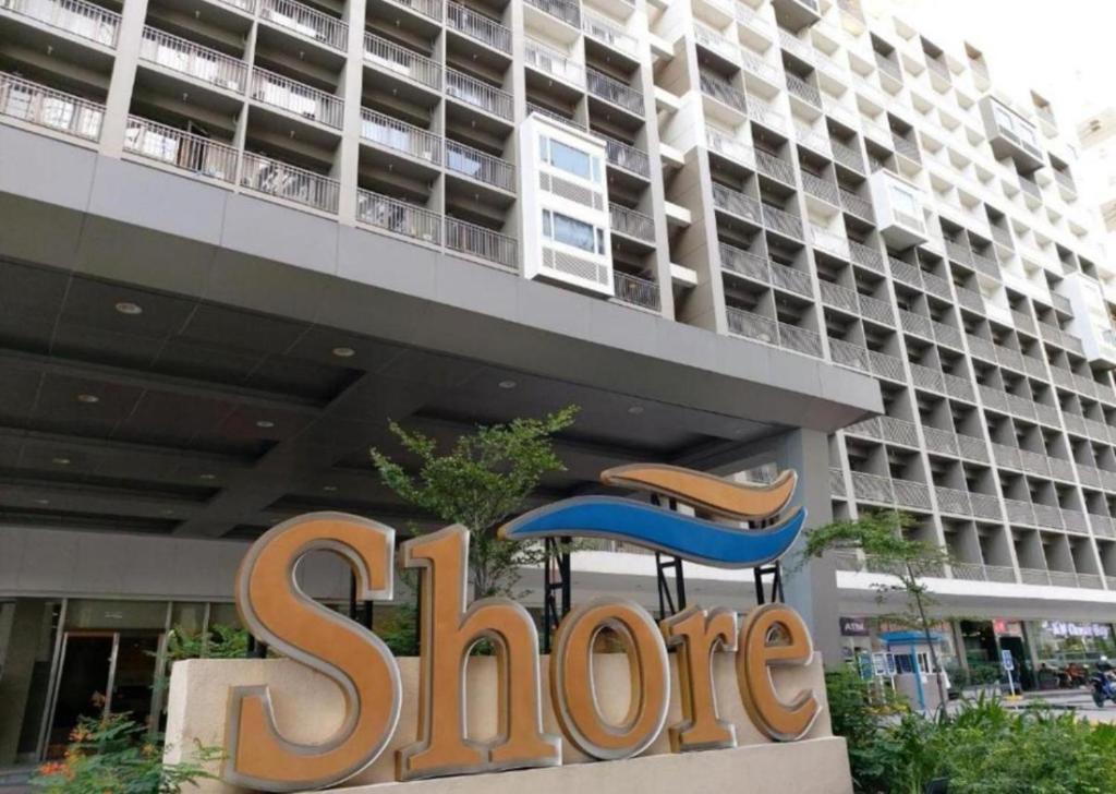 Shore Residences, Studio with balcony, with own kitchen and washing, can cook and wash clothes, either facing pool or city view, on Pasay Manila, walking distance to Mall of Asia and 20mins drive to Manila Airport, 1 bedroom condo-apartment with balcony