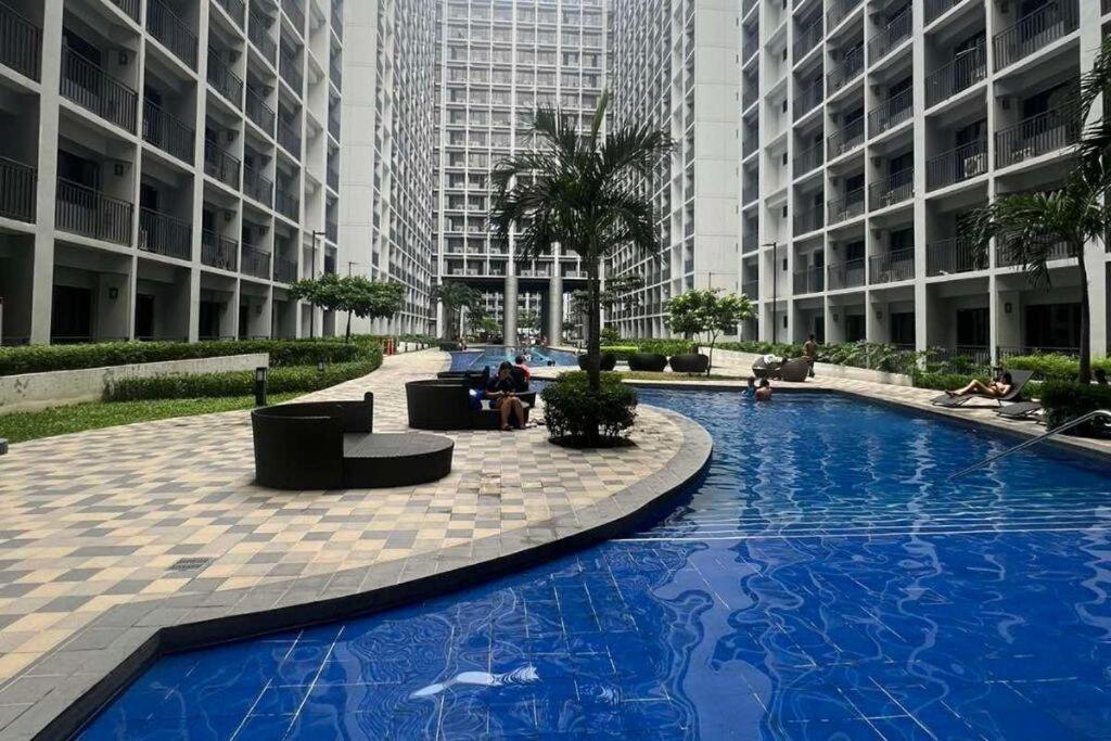 Shore2 Haven - Chic Condotel Near Mall of Asia