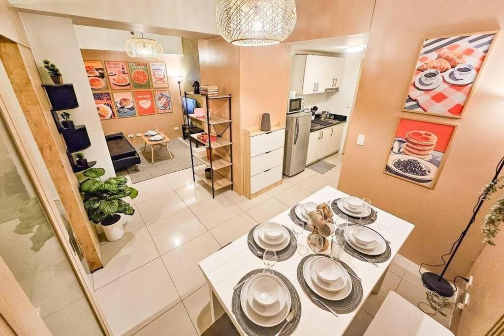 Spacious Pool View 2br 2bath Apt in Makati