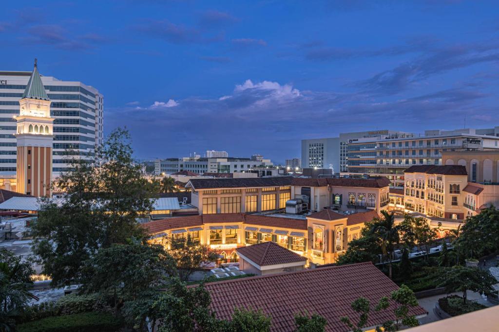 Luxury Condo at Venice Mall near Airport, BGC & Makati