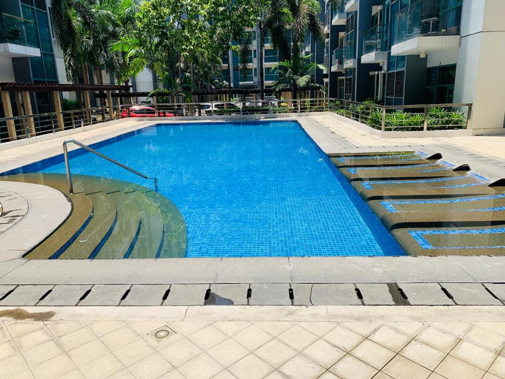 One Palm Tree Villas Condominium - Studio 5M with Balcony - Across Terminal 3 Airport