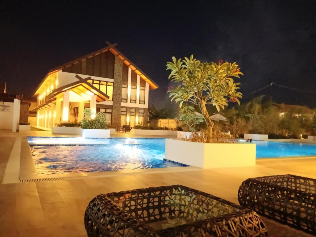 E&D Royal OceanCrest Mactan - 1BR Full Suite with Balcony and Rooftop with panoramic view near Airport