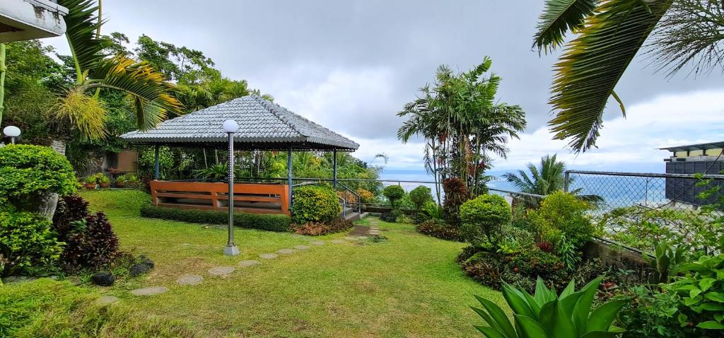 Tagaytay Overlooking Taal. Free Parking Fast Wi-Fi