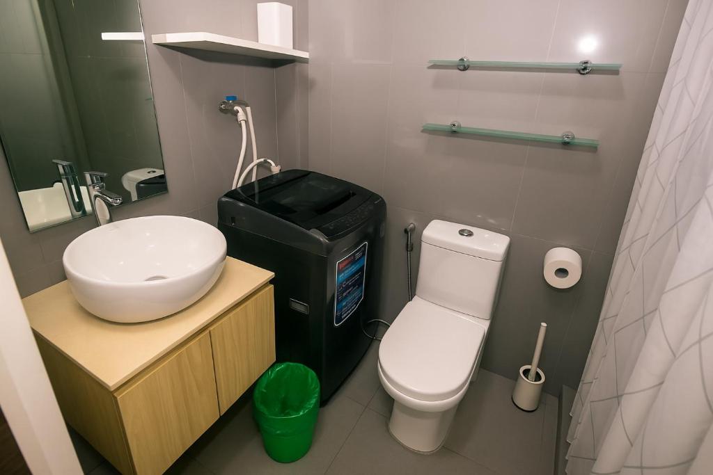 The Comfy Cove Swim Stream in Central Makati 2272