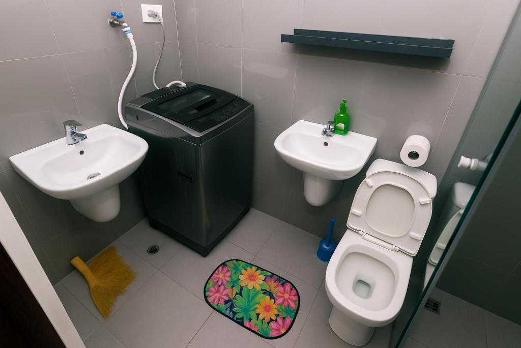 The Giggle Spot Cozy Makati Hideaway Pool & Gym 2270