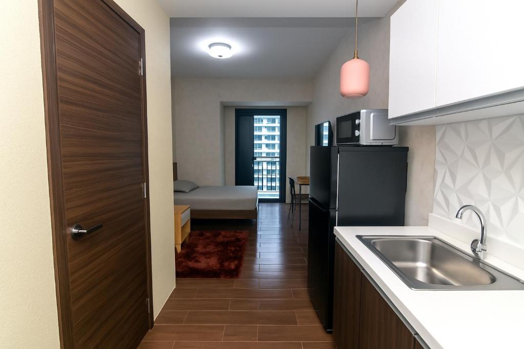 The Plush Pad Makati Ayala Views 300MB WiFi 1940