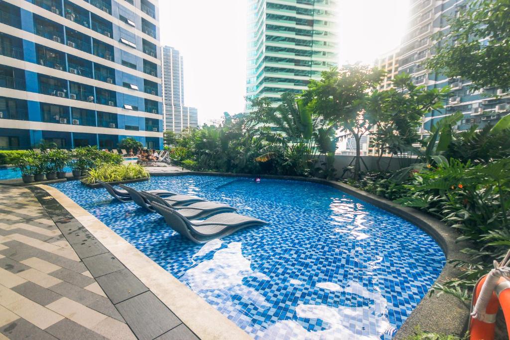 The Quirk Inn Air residence Makati Swim Gym Park Eat Laugh 3301