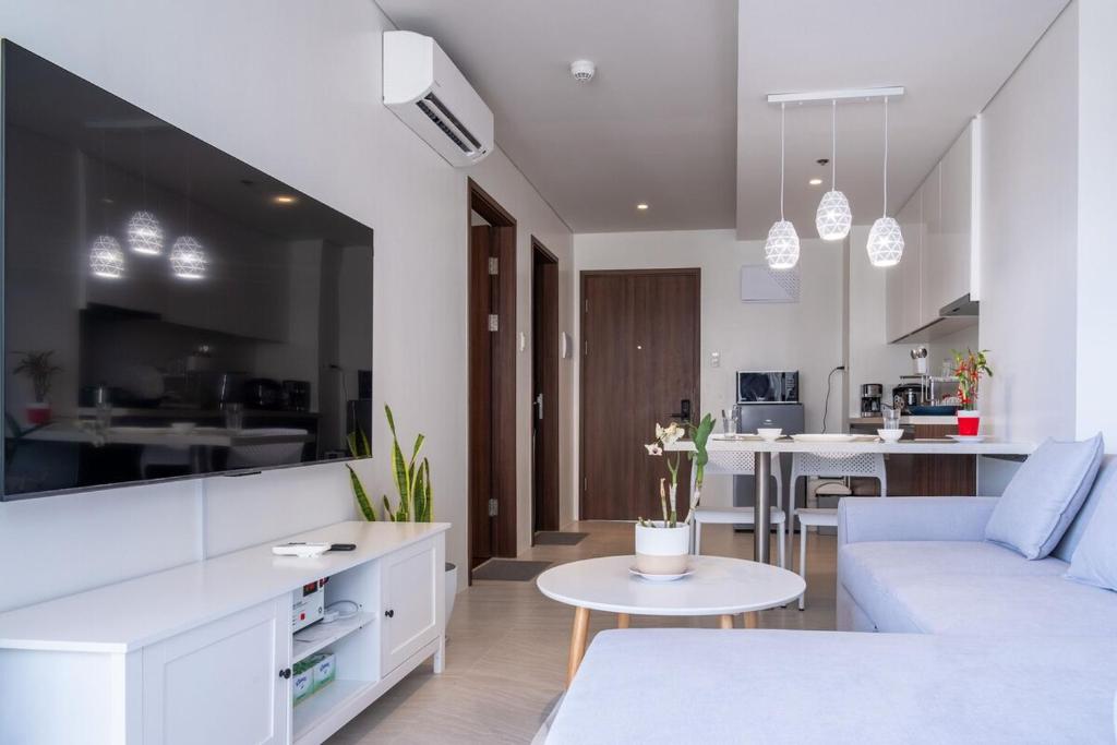 The Royal Staghorn - A Luxury Condo