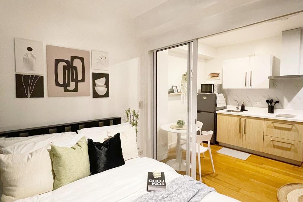 The Serene Escape Ph Rockwell Balcony View 1BR