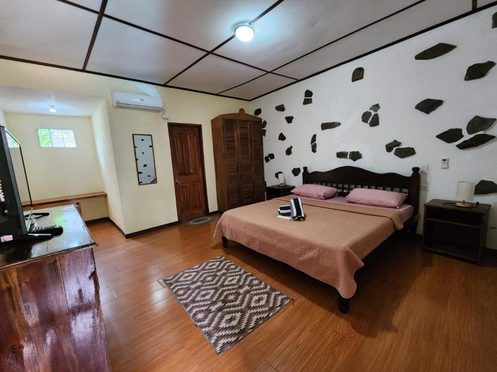 TipTop Hotel, Resto and Delishop