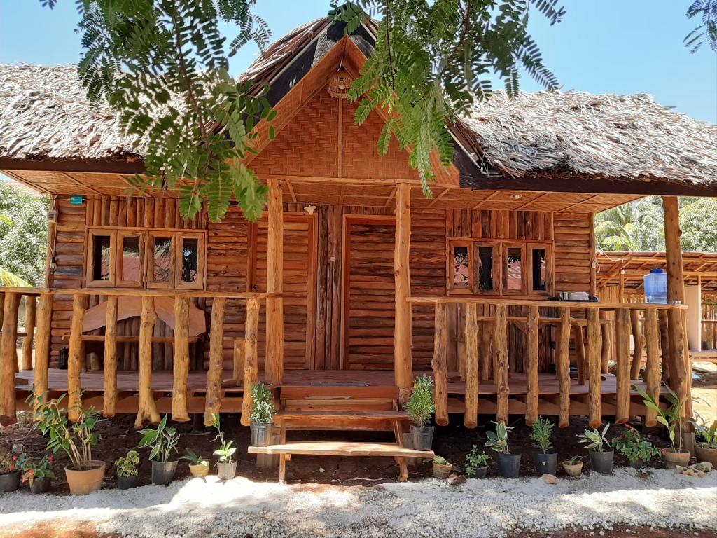Travis Post Homestay