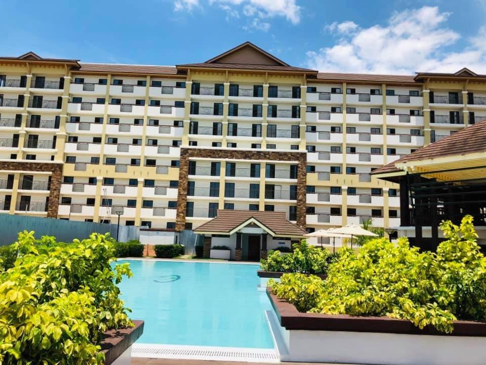 Tres Hermanas Condominiums