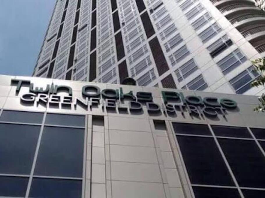 Twin Oaks Place West Tower