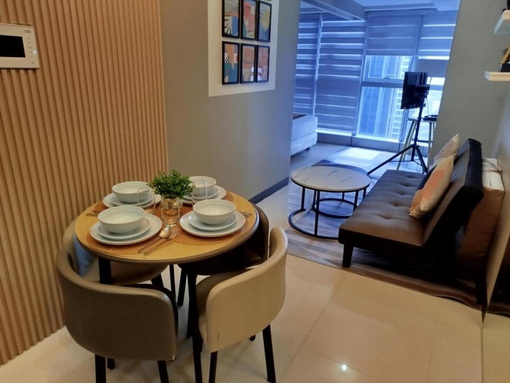 Uptown Parksuites Tower 1 BGC