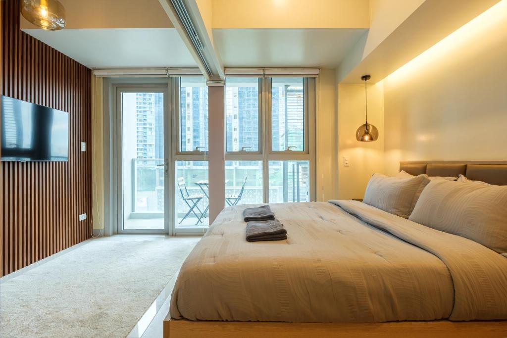 Uptown Parksuites Modern Room