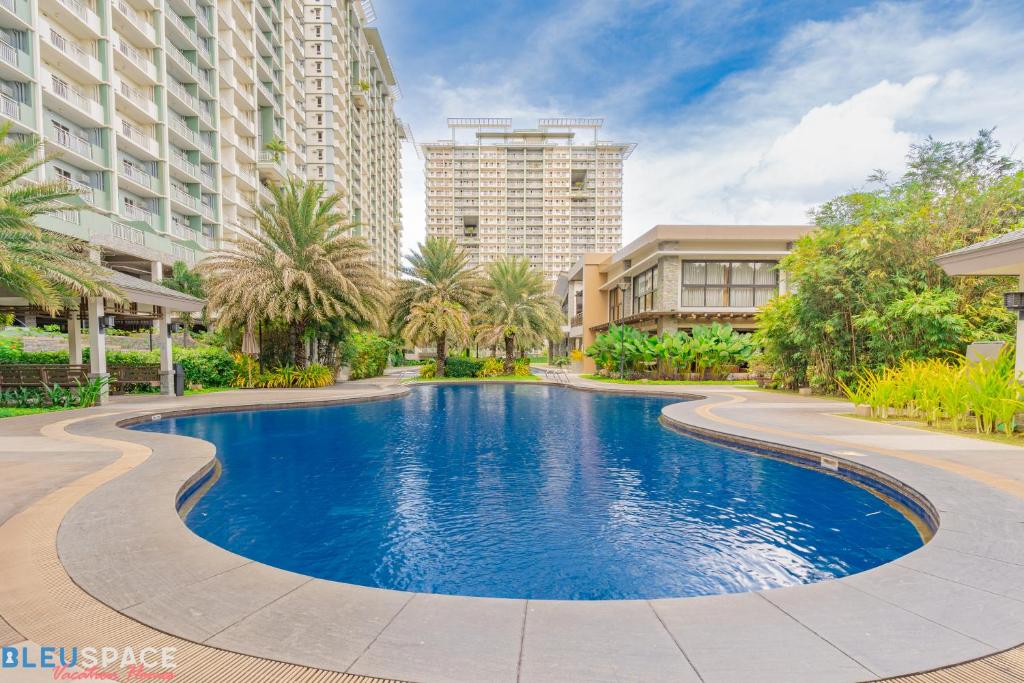 Verdon Parc l Chic Tropical 2BR l Resort type Condominium l Close to SM City Ecoland l Managed by Bleuspace