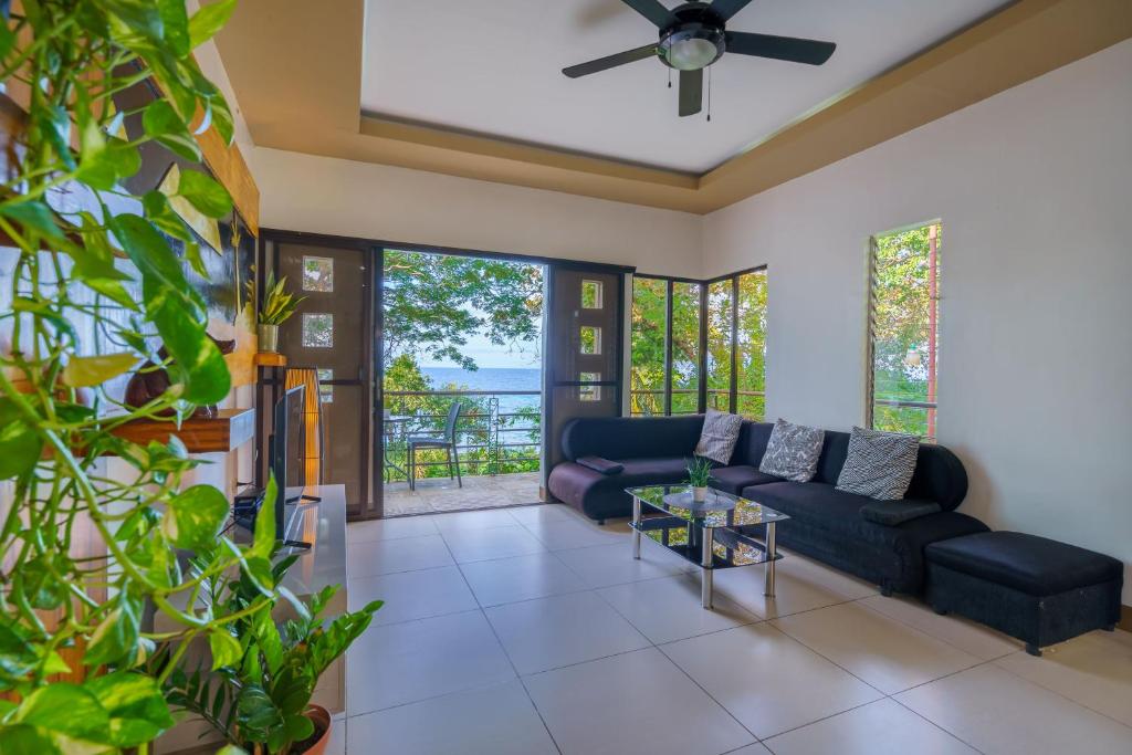 Oceanside 2 bedroom house, 100Mbps WiFi