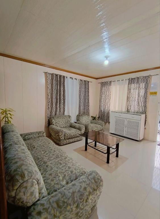 Whole House perfect for families 1 km to Burnham