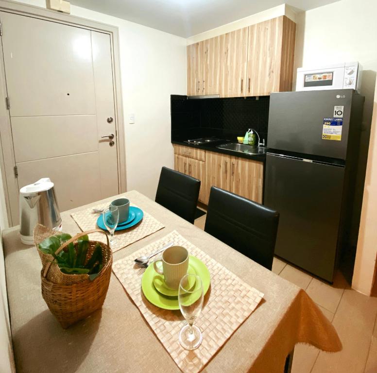 Tropical Home with Netflix near NAIA Terminal 3