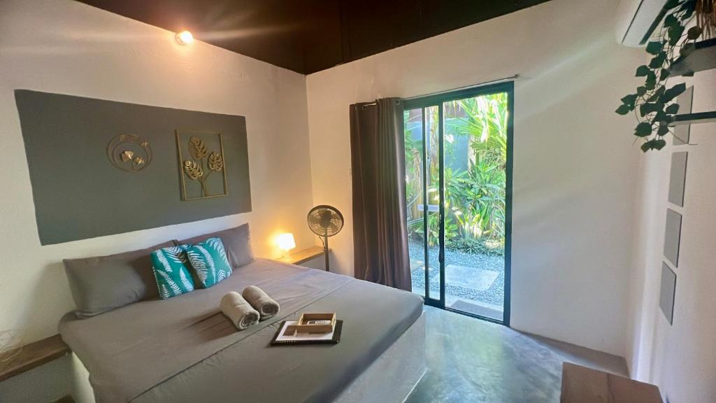 Yay Lodge SIARGAO, private room 1 with AC & hot shower and fast Starlink Wifi
